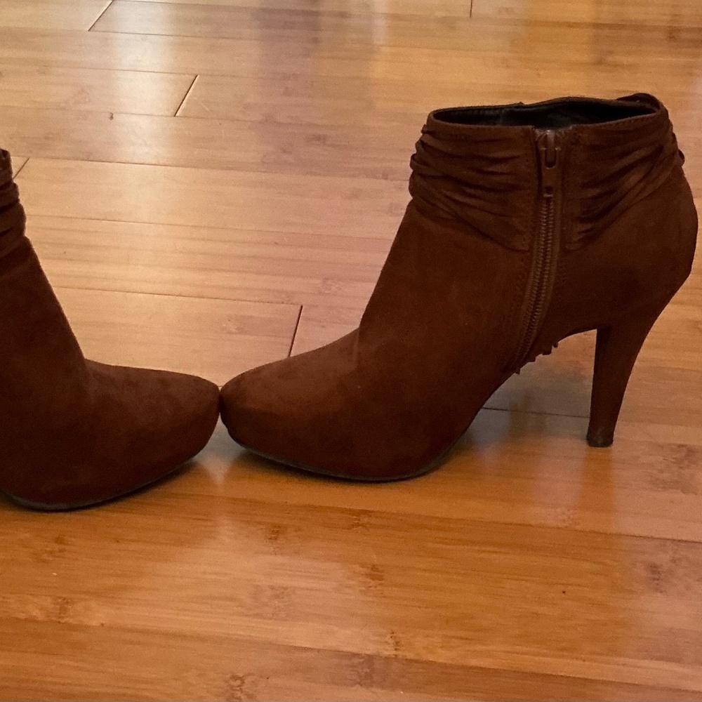 Call It Spring Rust Colored Fringed Bootie Size 6 - Picture 4 of 7